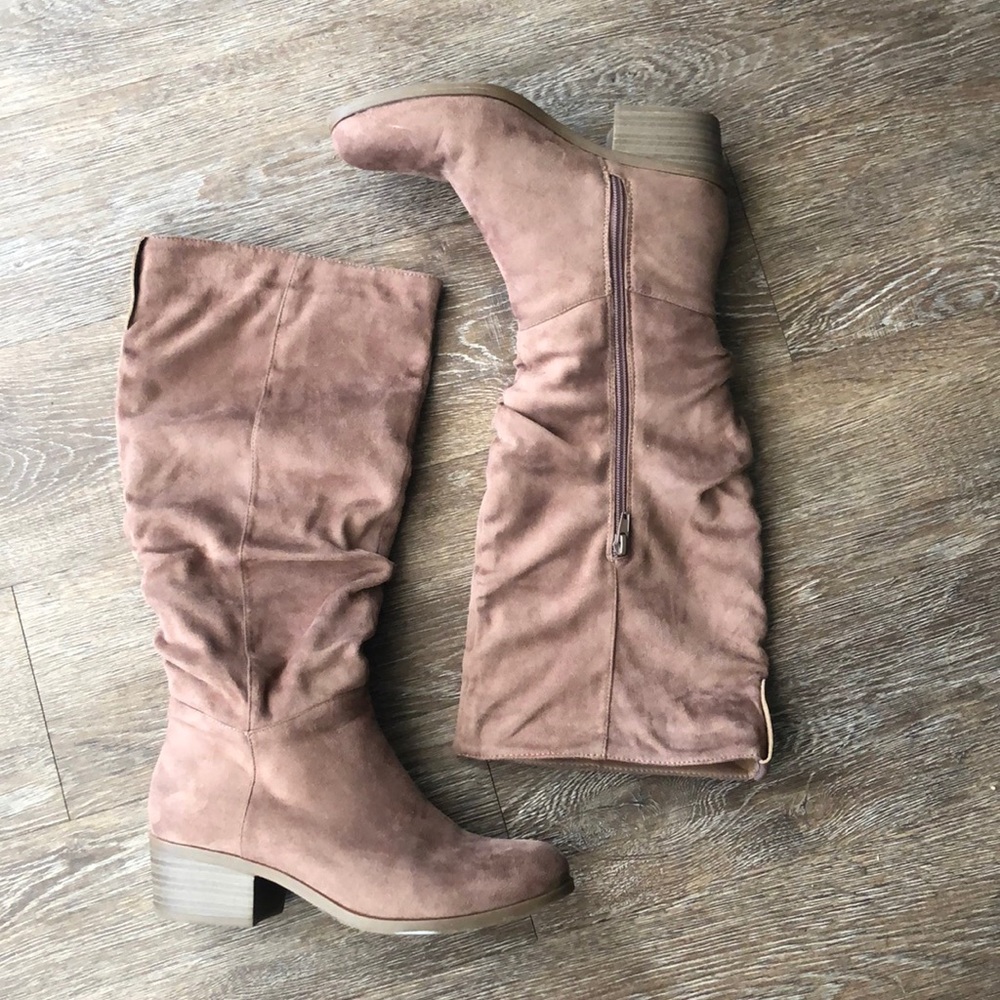 Light brown/taupe boots
